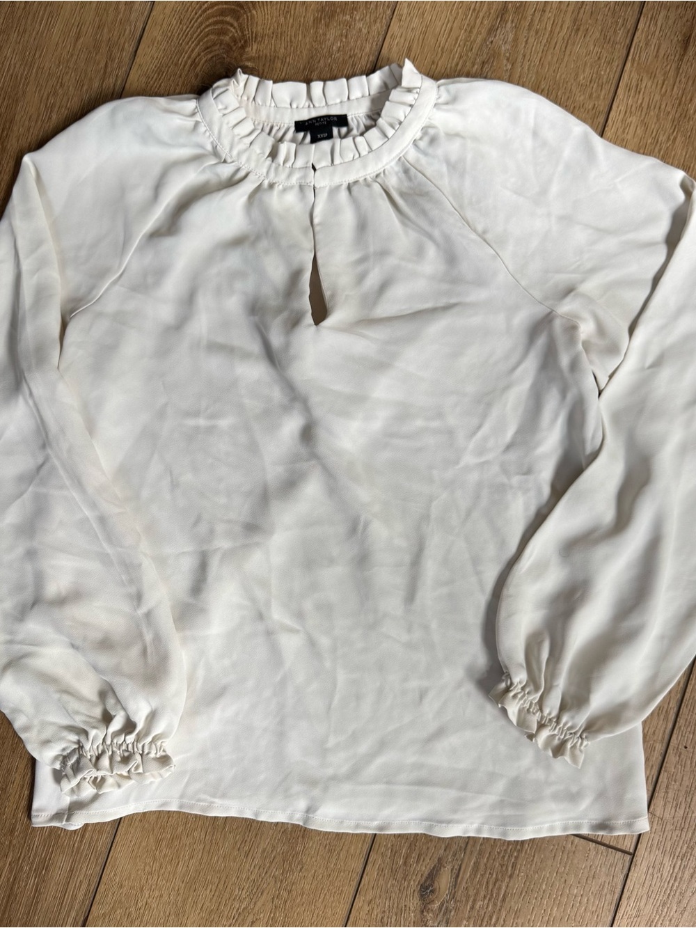 EUC - Ann Taylor - Ivory Ruffled Keyhole Long-Sleeve Blouse - XXSP